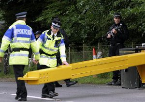 В Северной Ирландии вспыхнули беспорядки, 27 человек пострадало